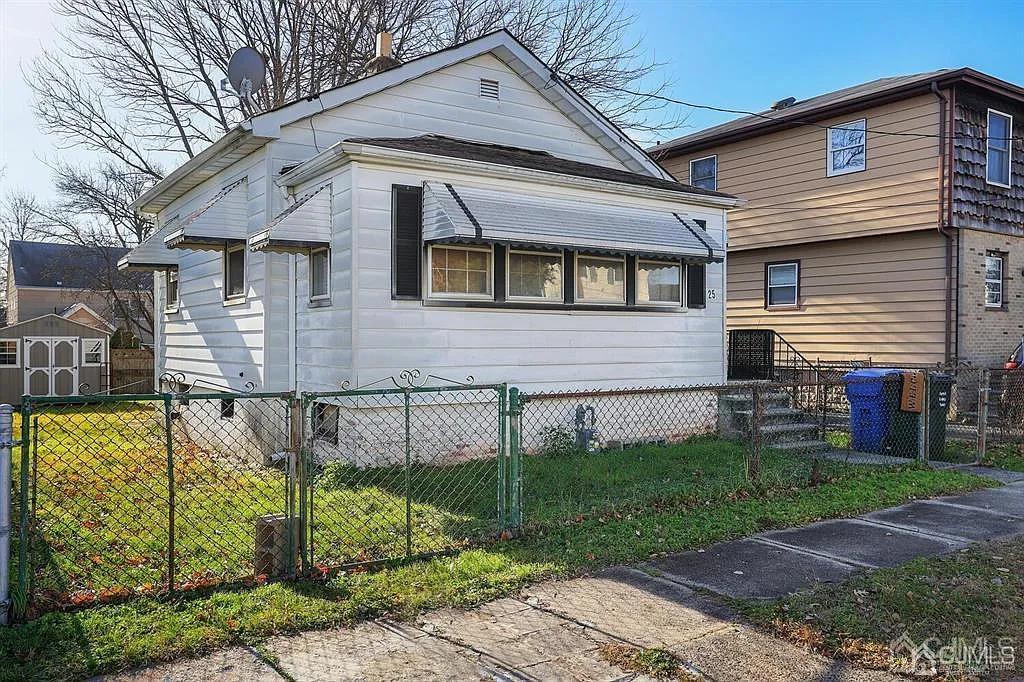 25 Fiat Ave photo 1
