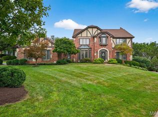 830 Courtwood Ln, Ballwin, MO 63011