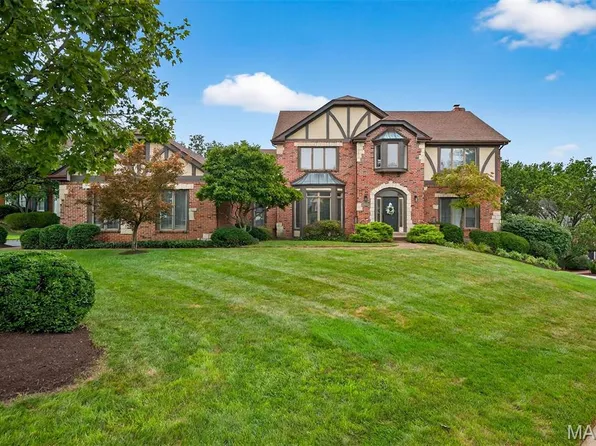 830 Courtwood Ln, Ballwin, MO 63011