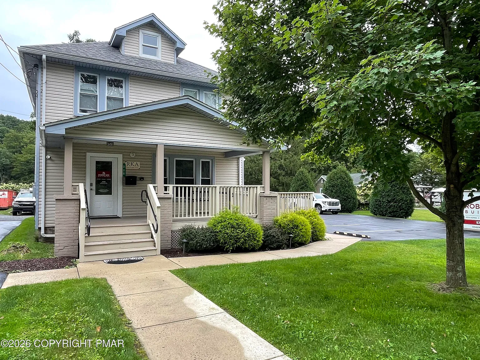3 bed, 2.5 bath, 3036 sqft, $2,450 — Photo 3