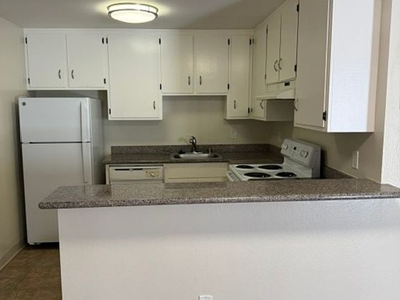 2nd image of 1940 Lakeshore Ave APT 43