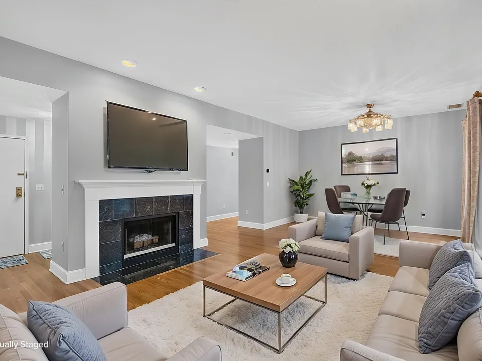 216 Summit Ave #E201