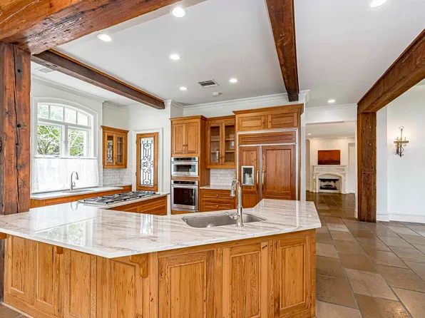 10721 E Hidden Lake Ct, Baton Rouge, LA 70810