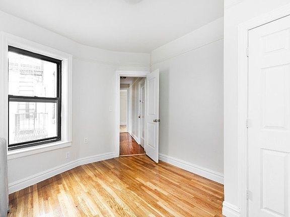 5th image of 222 Seaman Ave APT D5
