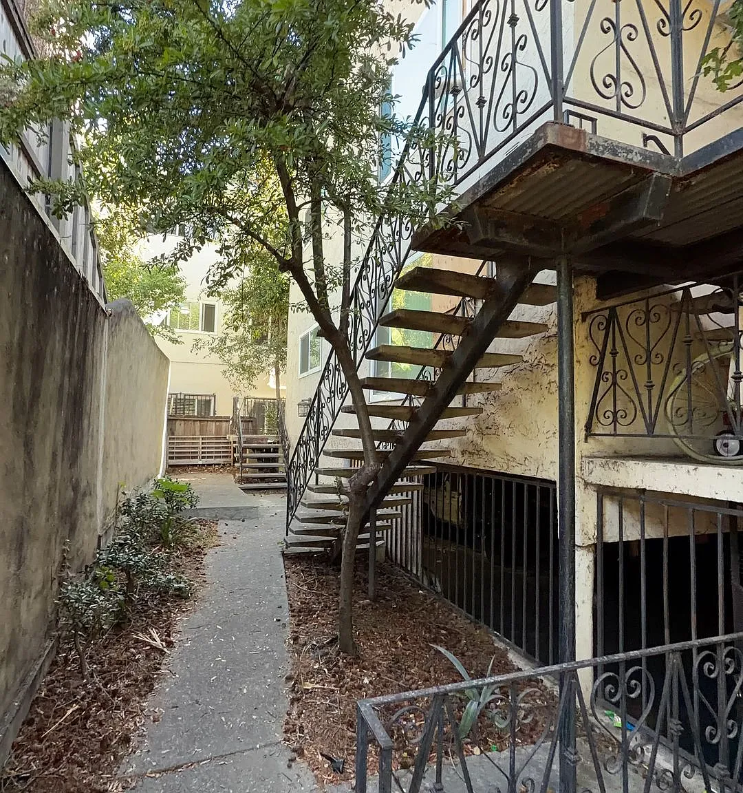3525 Dimond Ave — Photo 4