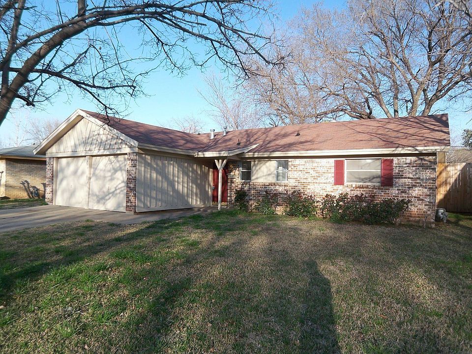 1st image of 409 Simmons Dr