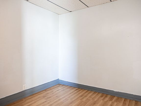 3rd image of 121 E Quincy St #9