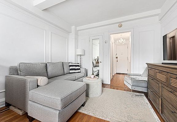 4th image of 235 W 102nd St APT 15S