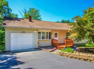 1188 Falls Rd, Bushkill, PA 18324