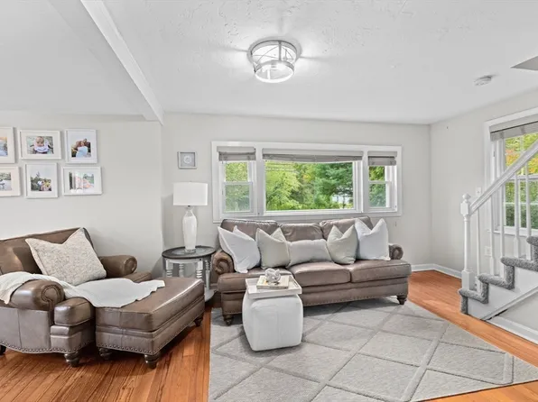 983 Webster St, Hanover, MA 02339