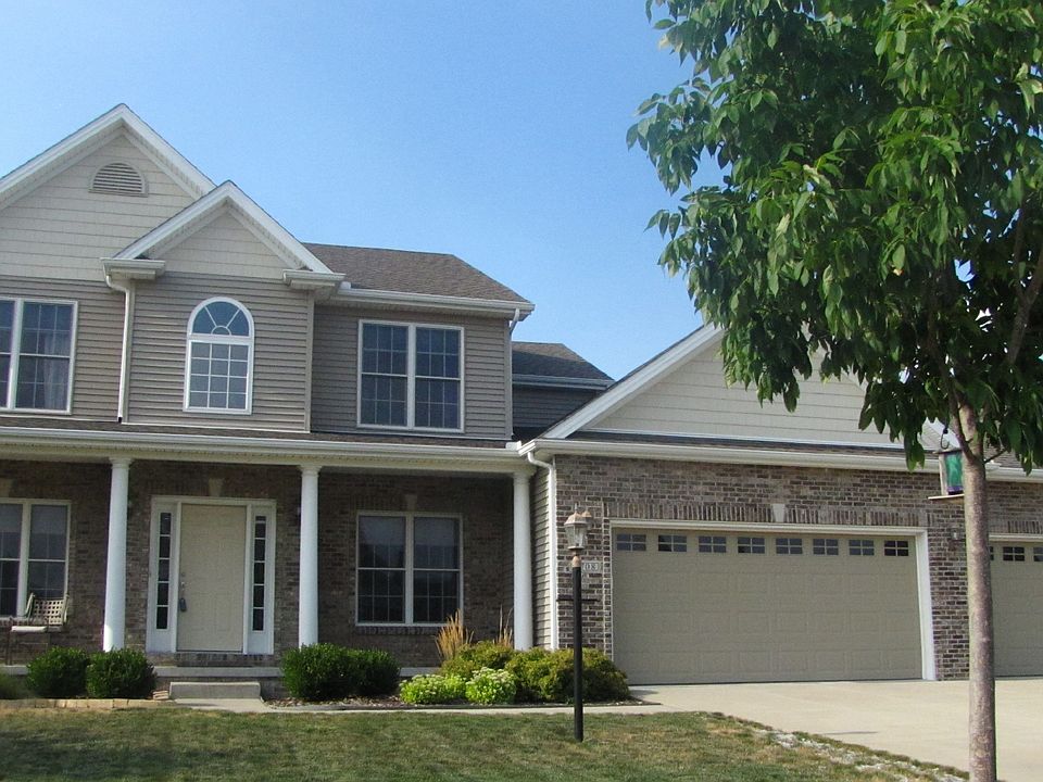 Front of home with a 3 car garage.