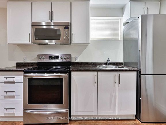 3rd image of 25 Goodwood Park Cres Basement 2