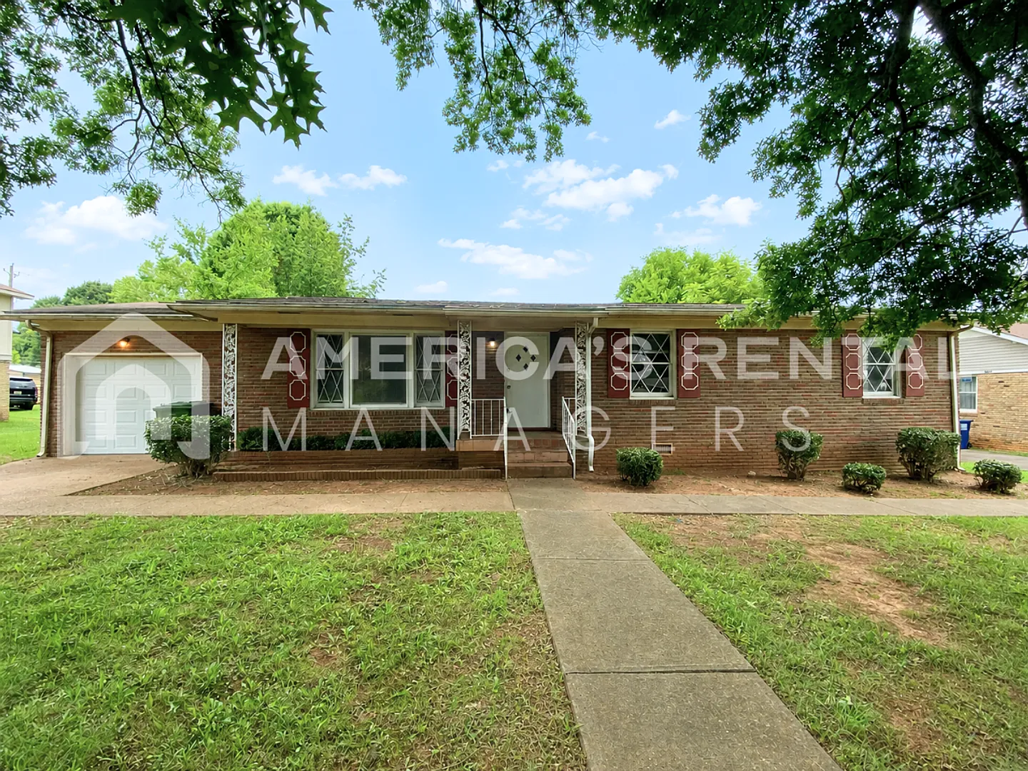 Home For Rent In Huntsville! Minutes From Downtown & Bridge Street Town Centre! Available Now! — Photo 1