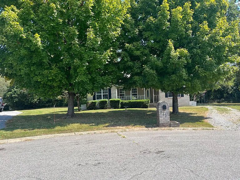 215 Derek Ct — Photo 21