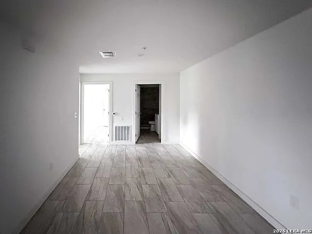2 bed, 1.0 bath, 736 sqft, $995 — Photo 3