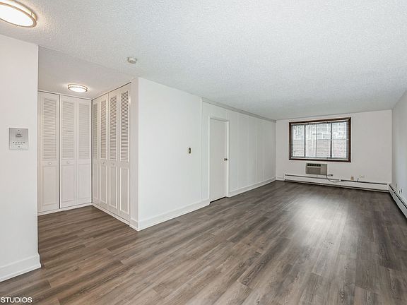3rd image of 1355 N Dearborn Pkwy #506