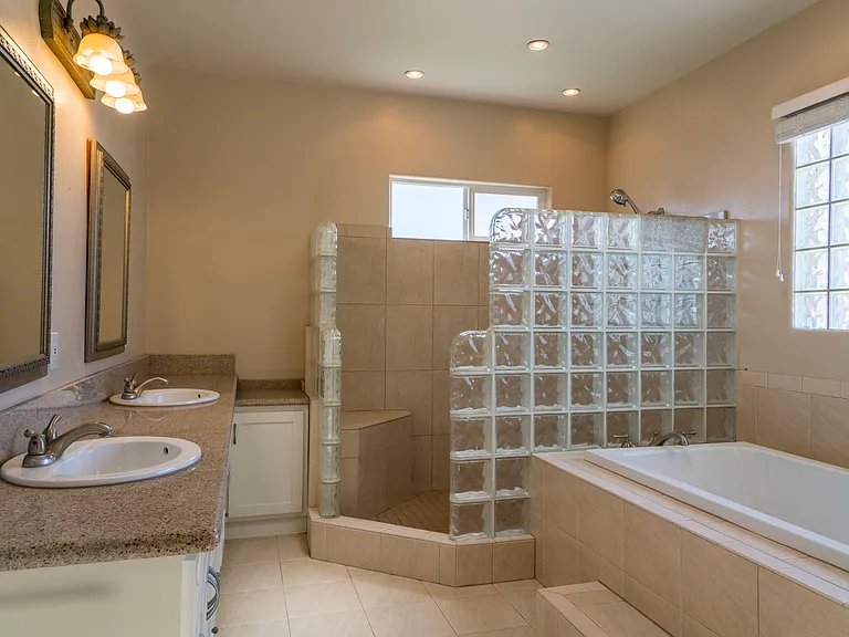 529 S Bandini St — Photo 10