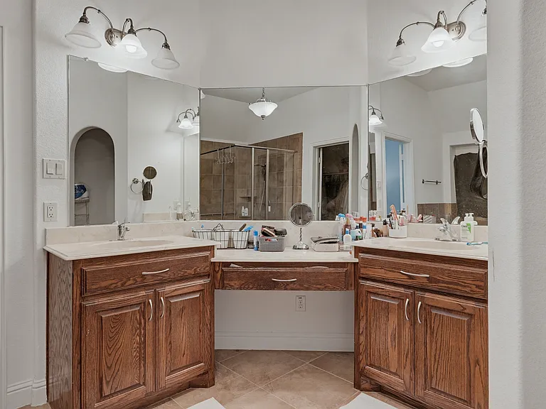2504 Maple Stream Dr — Photo 25
