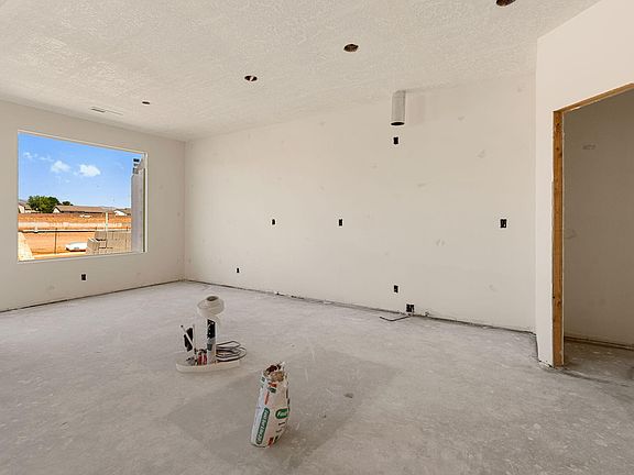 3rd image of 2381 Patricia Dr