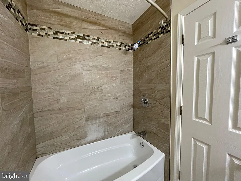 7233 Mill Creek Ct — Photo 26