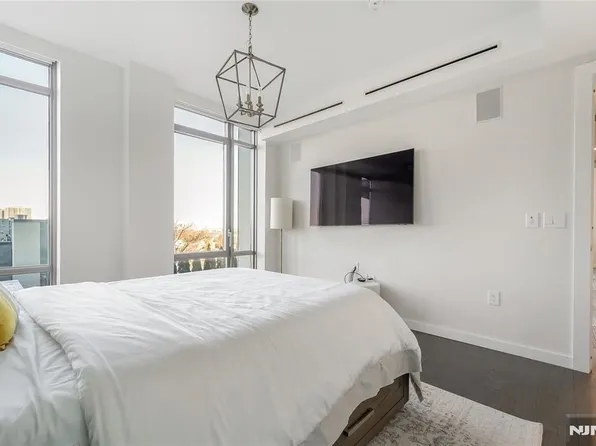 320 Adolphus Avenue image 16 of 43