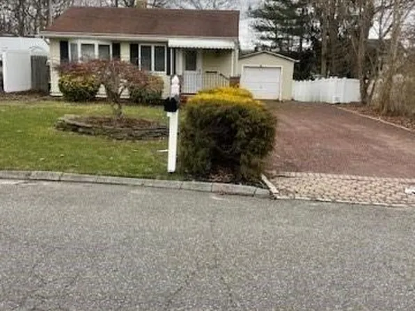 19 Roosevelt Avenue, Nesconset, NY 11767