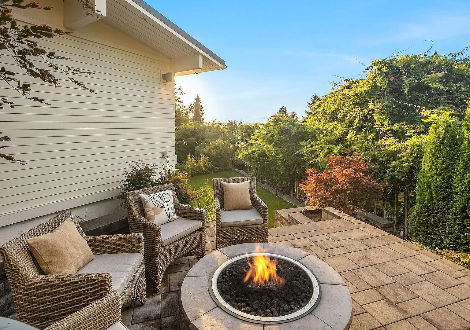 Kirkland West of Market - Luxury 3 Bedroom 3 Bath Home — Photo 3