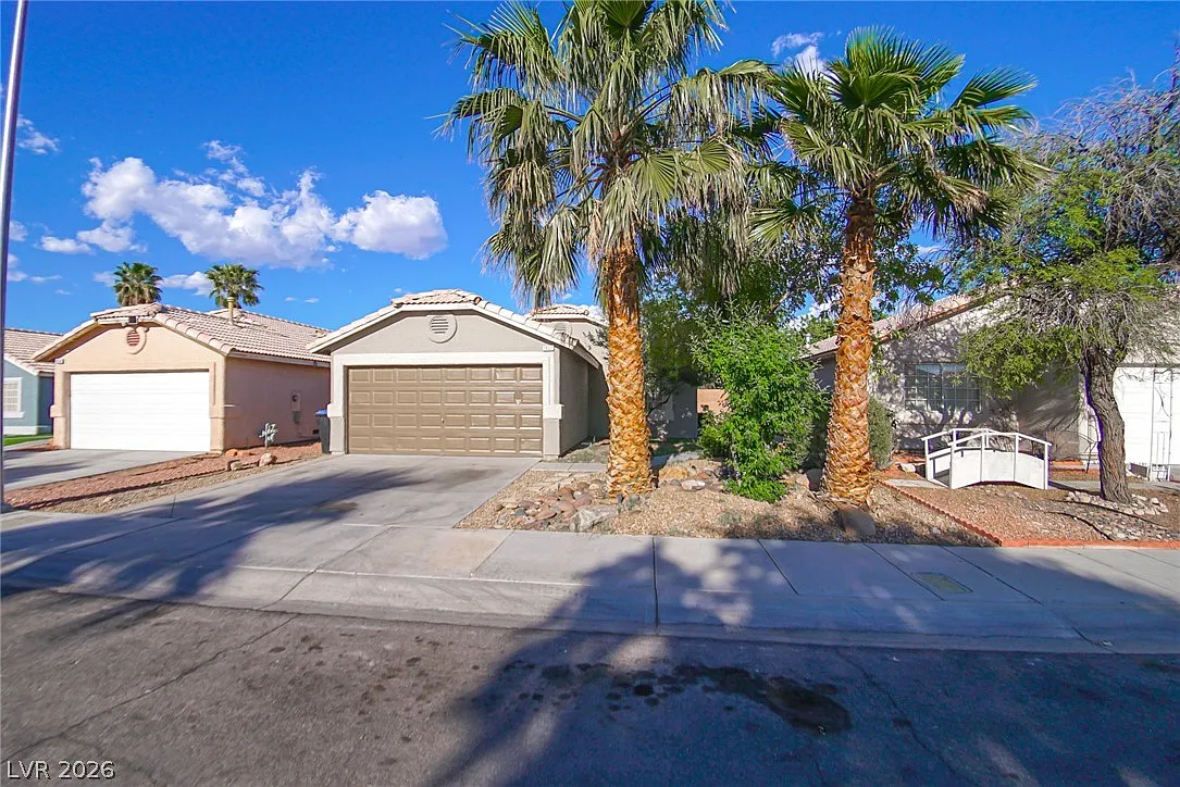 3 bed, 2.0 bath, 1342 sqft, $1,700 — Photo 1