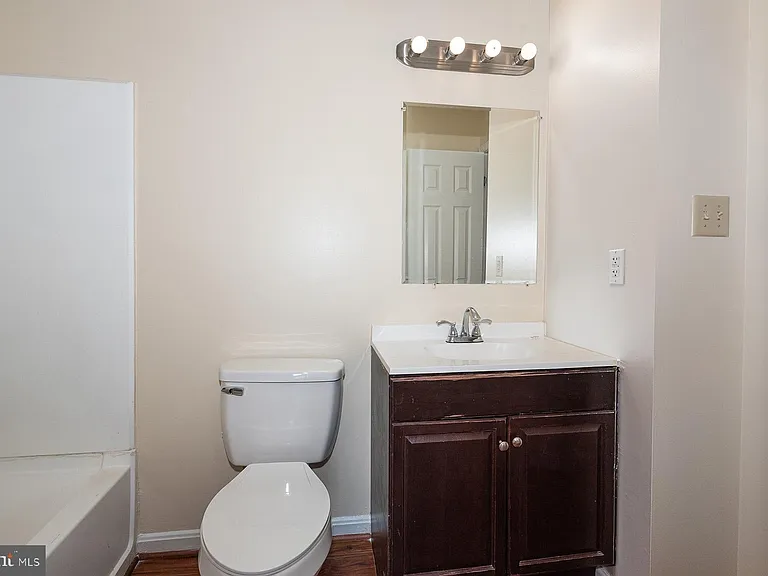 2406 Rosecroft Ct — Photo 16
