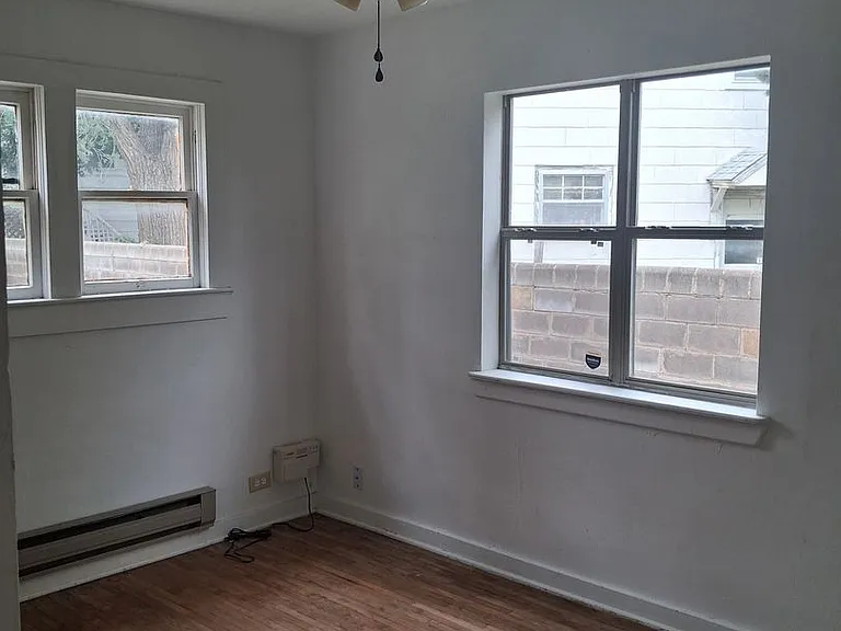 409 S Avenue H — Photo 5