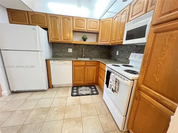 1100 Saint Charles Pl, Pembroke Pines, FL