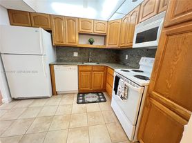 1100 Saint Charles Pl