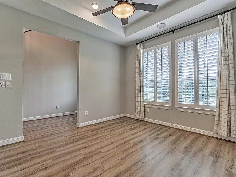 11 Shumard Oak Dr — Photo 7
