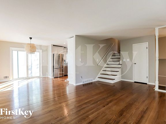 4th image of 8925 Grandview Dr