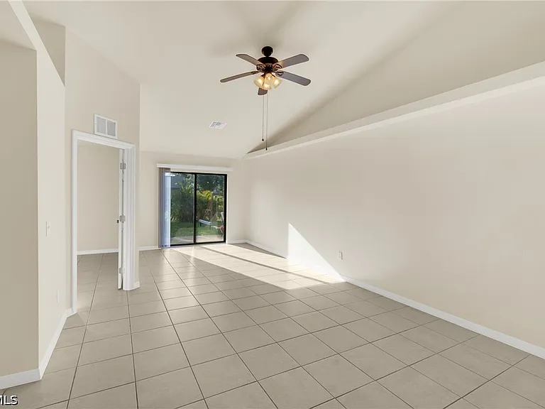 4623 SW 7th Pl — Photo 8