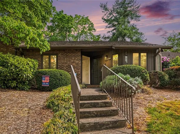 132 Breckindale Cir, Winston Salem, NC 27104