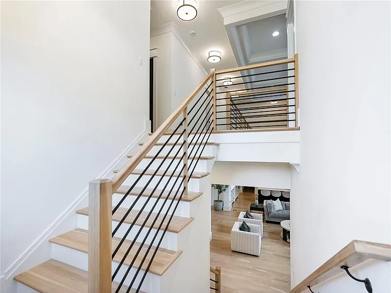 566 Versailles Dr — Photo 38