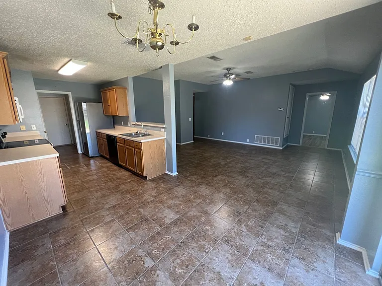 1004 Wintercreek Dr — Photo 11