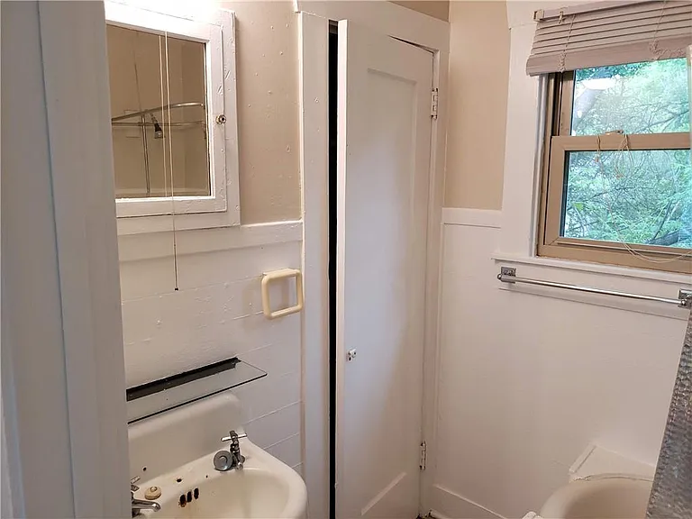 405 E 38th St #2 — Photo 8