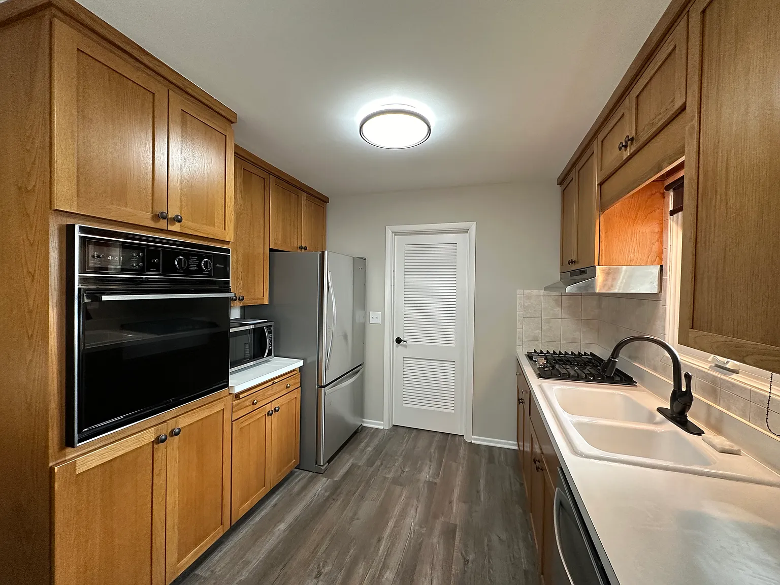 3 bed, 1125 sqft, $2,995 — Photo 2