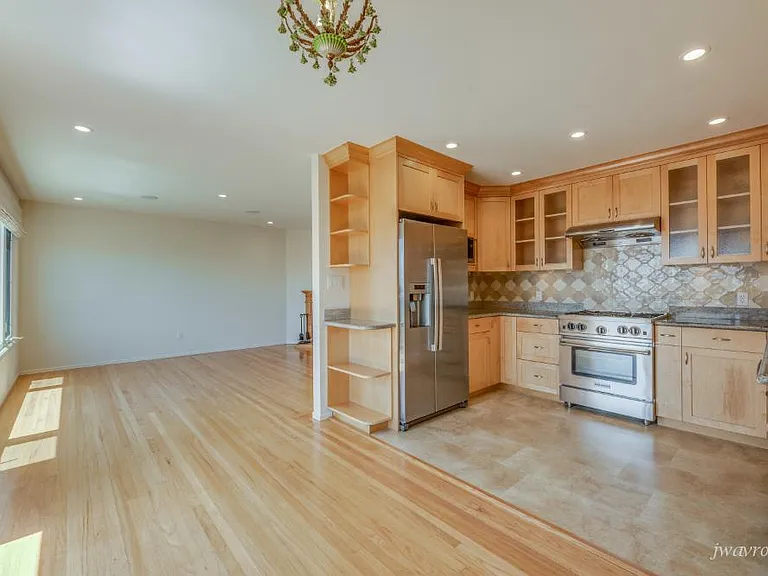 172 Burlwood Dr — Photo 7
