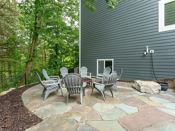 4th image of 320 Preserve Dr