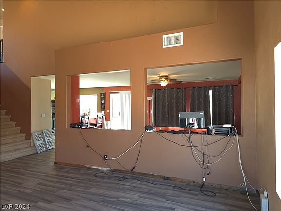 3rd image of 6314 Giant Oak St