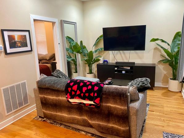 1718 N Ashland Ave APT 2R