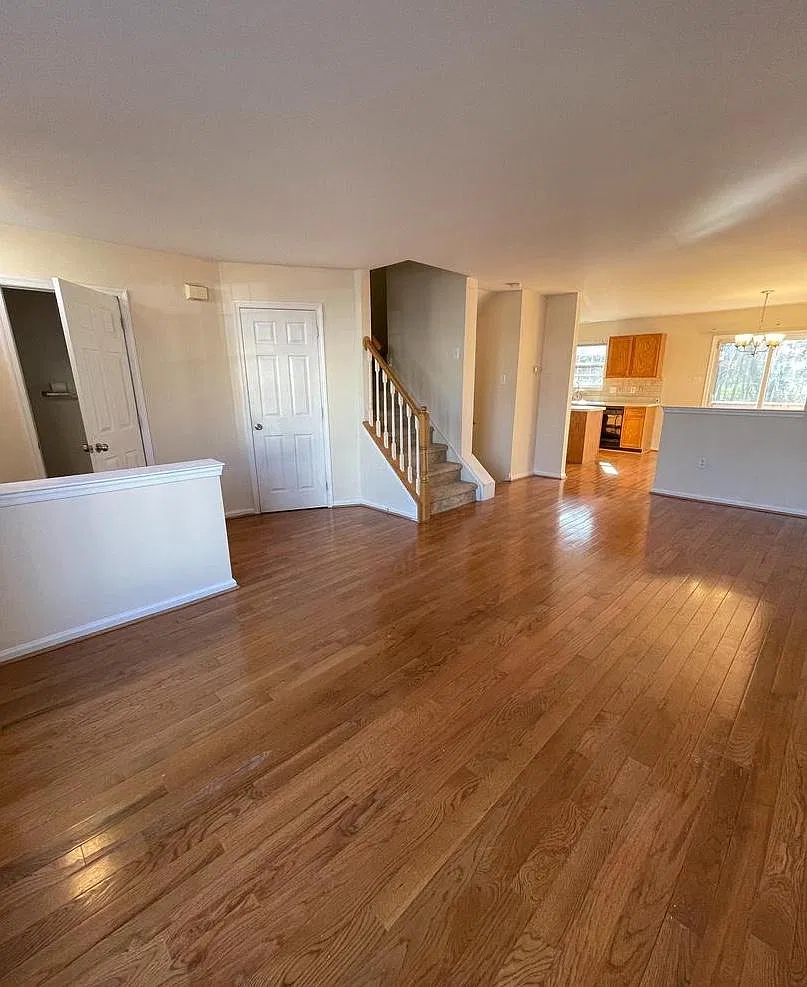 3 bed, 2.5 bath, 1650 sqft, $2,400 — Photo 2