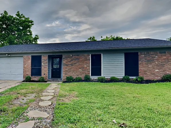 226 Redwood Dr, Mesquite, TX 75181
