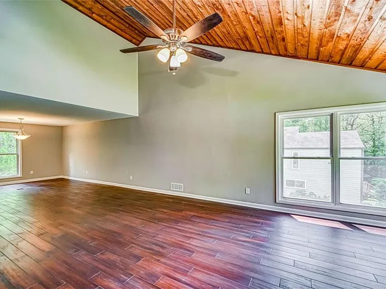 2218 Woodfern Dr — Photo 22