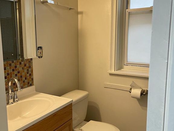 5th image of 1739 W Pratt Blvd APT 2