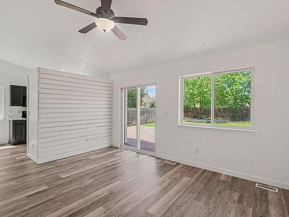 4th image of 943 Eagle Dr