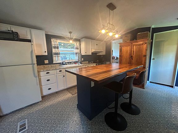 4th image of 51 Pine Hill M H Park